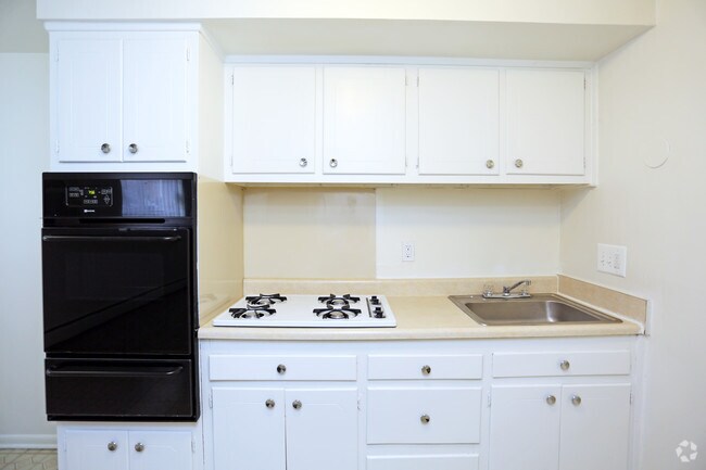 Two Bedroom Kitchen - Melrose Park Apartments