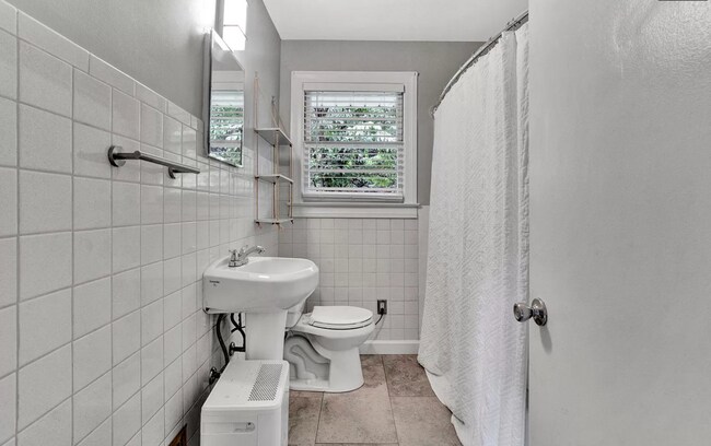 Building Photo - 34 Mayfair Ln