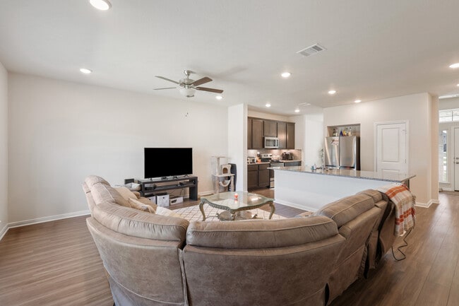 Foto del edificio - 1320 Kingsgate Dr