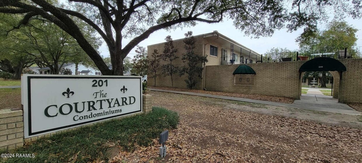 Primary Photo - 201 S College Rd