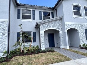 Building Photo - 1182 Palm Dr