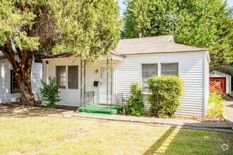 Building Photo - 3323 W Clarendon Dr