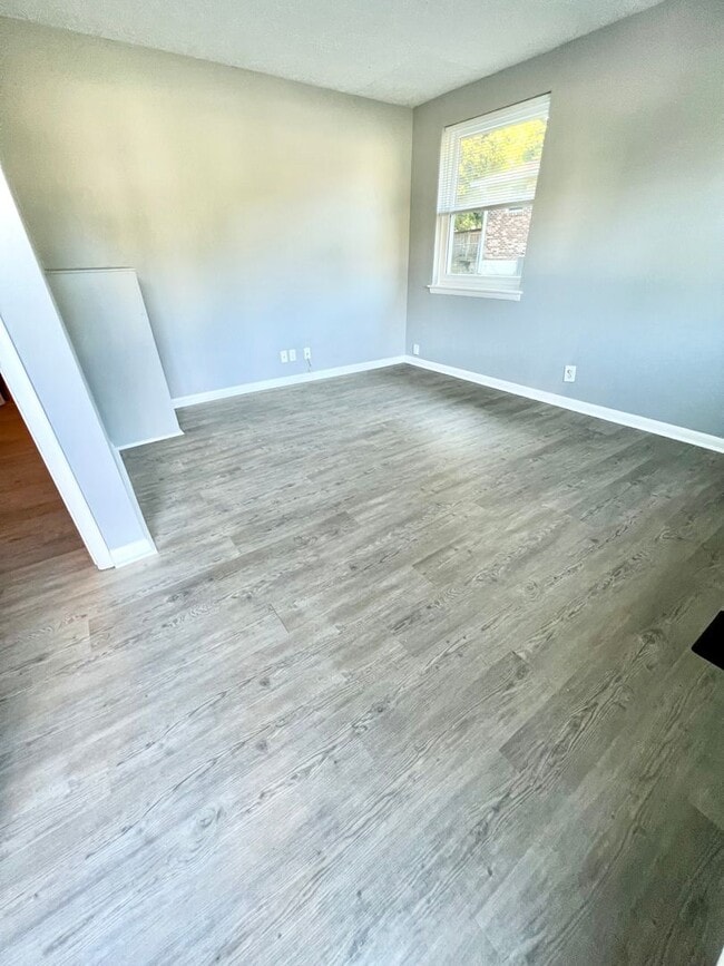 Foto del edificio - 2 Bedroom 1 Bathroom Duplex in East Nashvi...