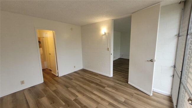 Building Photo - Mililani "Waikalani Woodlands" Newly Remodeled 3 Bedroom 2 Bath.
