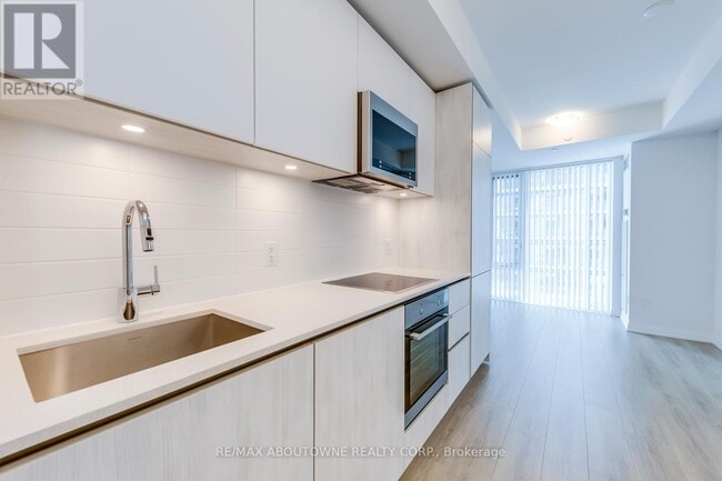 Building Photo - 8 Widmer St