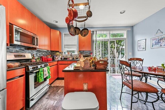 Foto del edificio - 235 Price Ct
