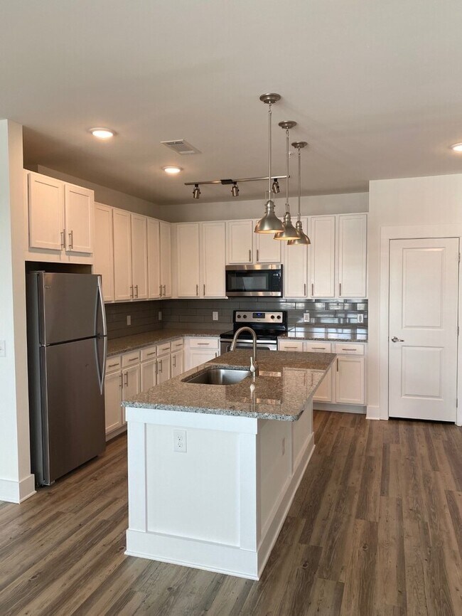 Building Photo - 1027 Gennett Cir
