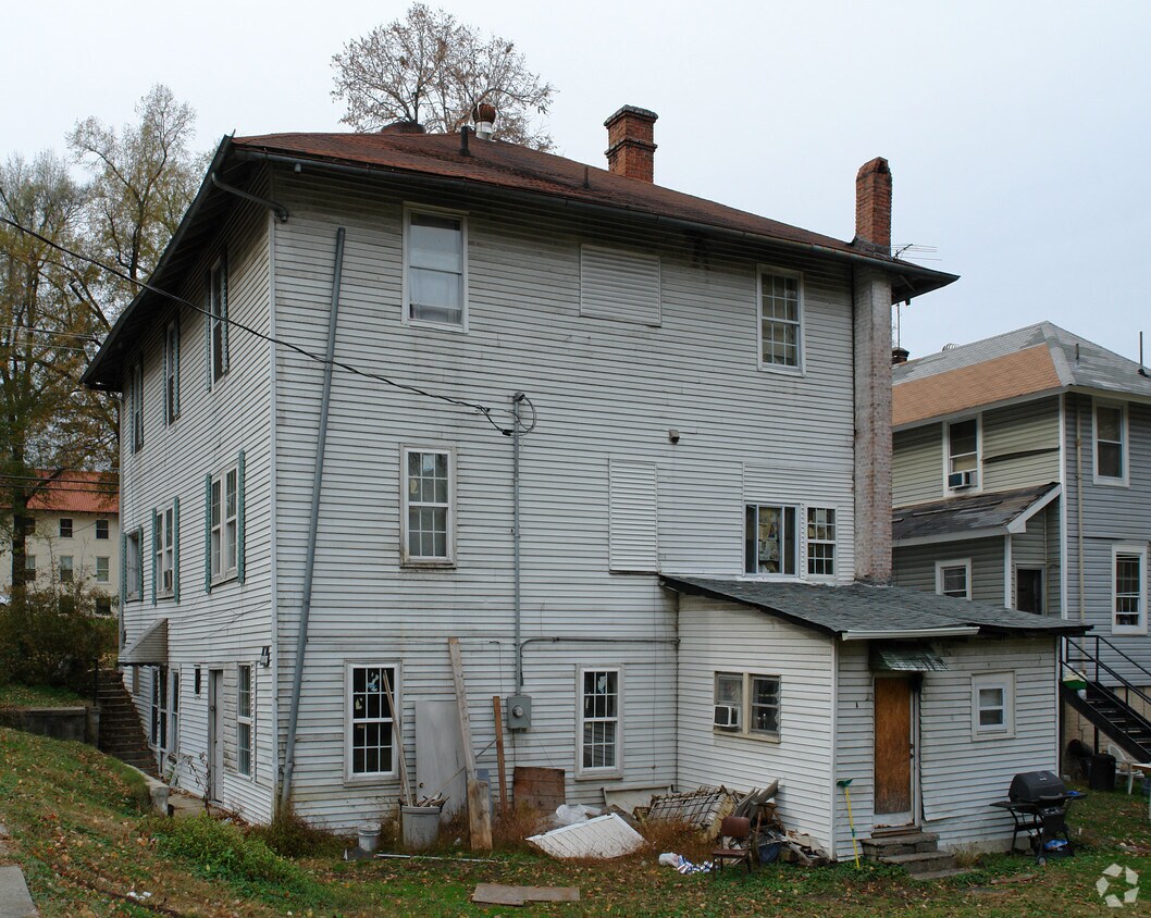 Building Photo - 1300 Broad St