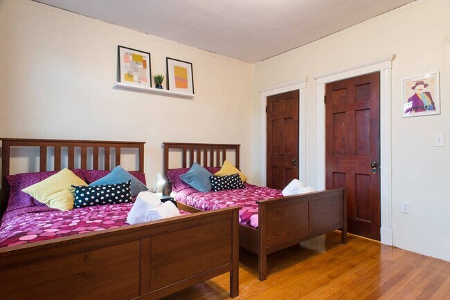 Foto del edificio - 1253 Beacon St