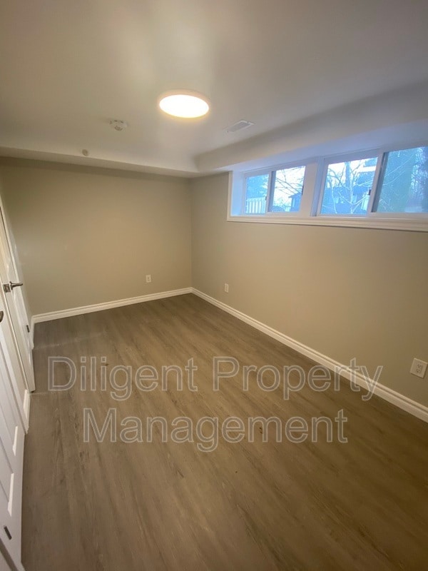 Building Photo - 1528 Redwood Dr