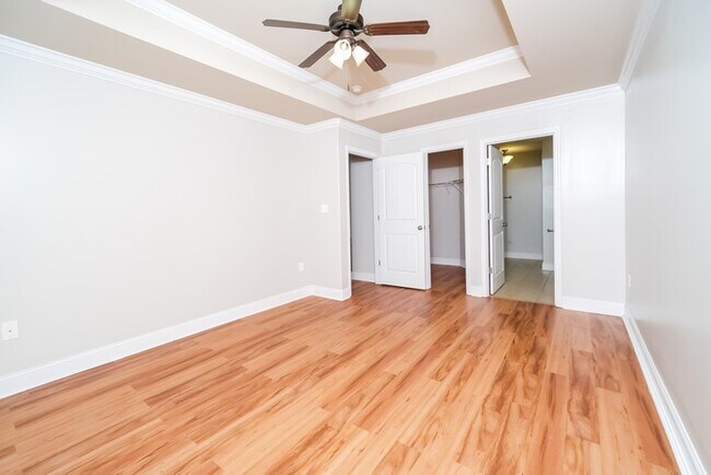 Building Photo - Immaculate 4 Bedroom Home!