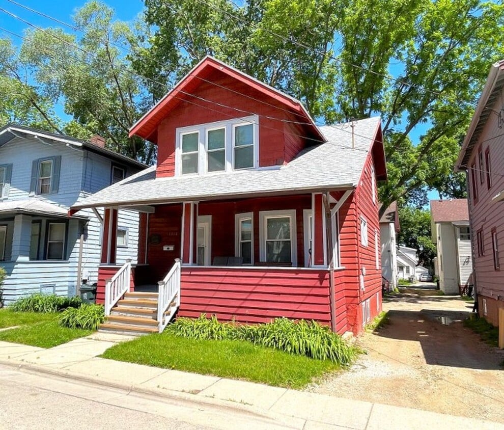Primary Photo - 1318 St James Ct