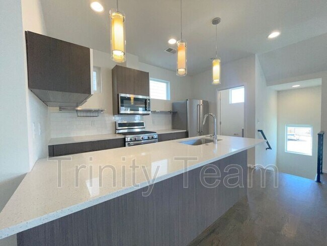 Foto del edificio - 1246 N Quitman St
