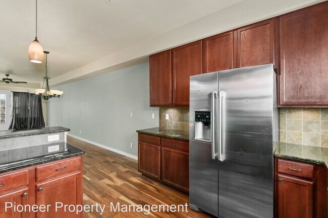Building Photo - 2 br, 2.5 bath House - 309 Quebec St #2