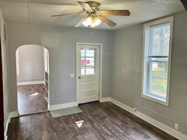 Building Photo - Check Out This 3-Bed/1-Bath House in Bluff...