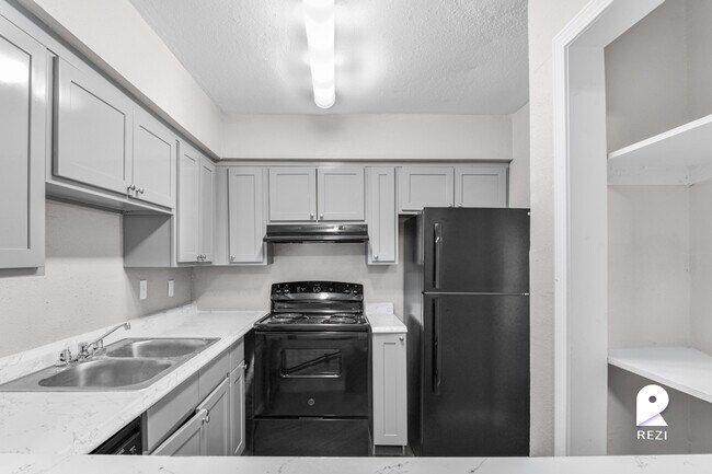 Building Photo - 11810 Algonquin Dr