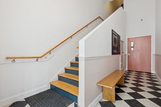 Building Photo - 1204 Chestnut St