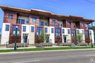 Building Photo - 1502 River St