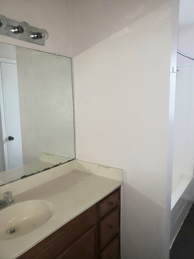 Foto del edificio - 5014 Meandering Ln