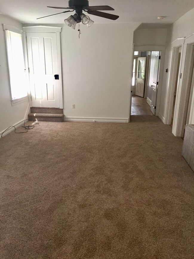 Foto del edificio - 228 W Main St