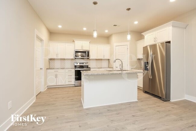 Building Photo - 1425 Kingbird Dr