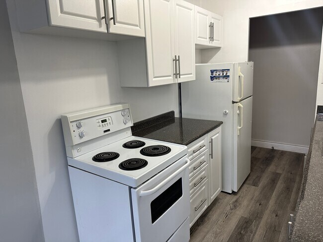 Building Photo - Spotless 2-Bedroom Aparment  for Rent in Oshawa