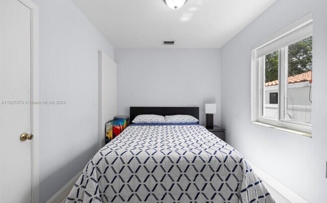 Foto del edificio - 6010 NW 38th St