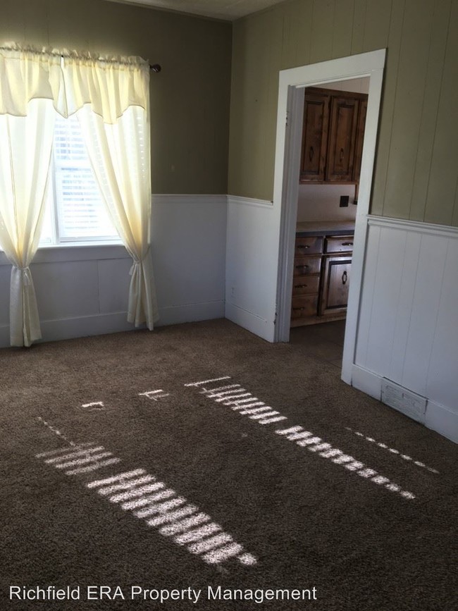 Foto del edificio - 3 br, 1 bath House - 131 North State Street