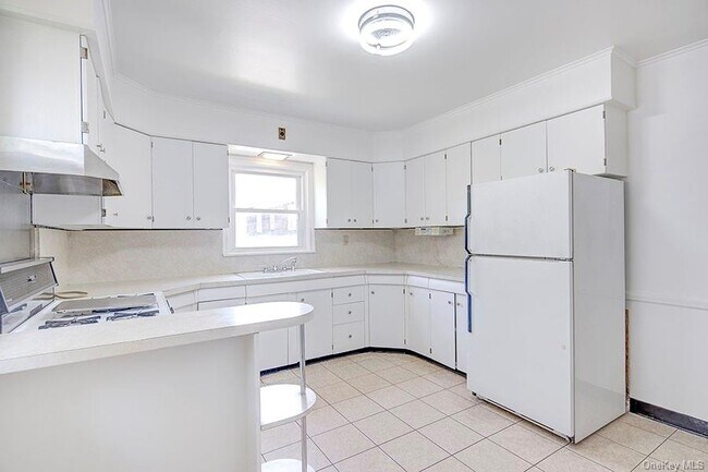 Building Photo - 120 Soundview Ave