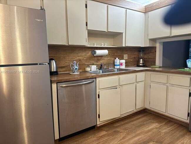 Foto del edificio - 2 Briarwood Cir