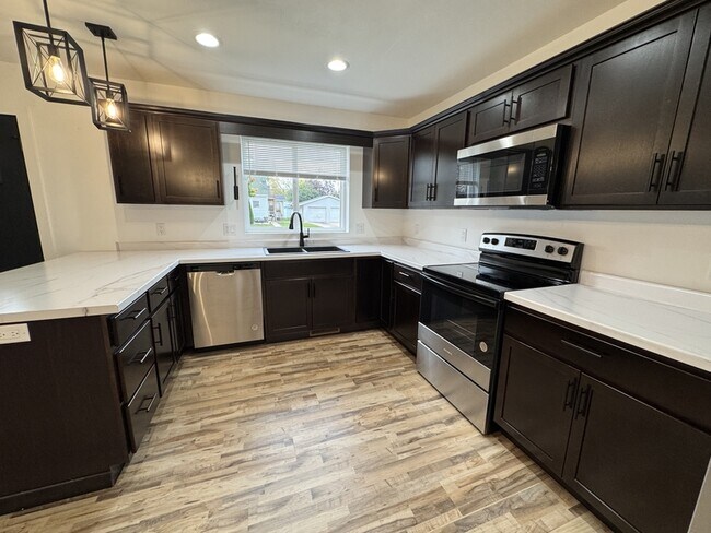 Foto del edificio - 445 S Baird St