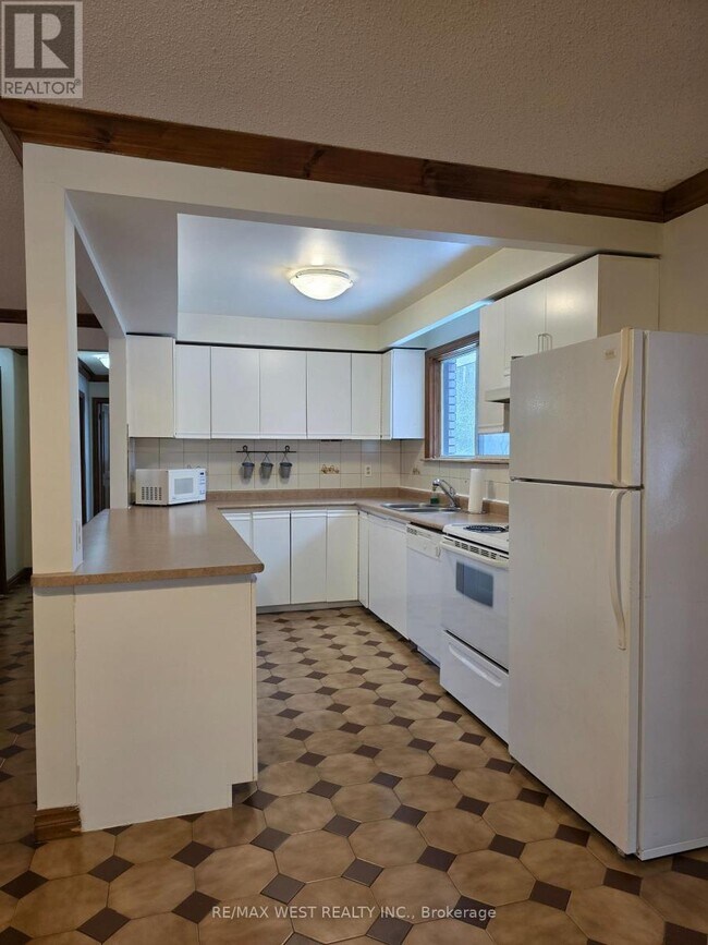 Building Photo - 23 Connie Dr