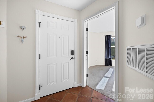 Foto del edificio - 372 Northwest Dr