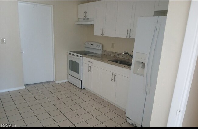 Building Photo - 6377 Pennell St