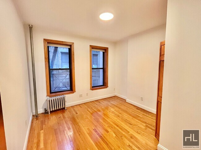 Building Photo - NO FEE Freshly Updated 1 Bed | East 11th S...
