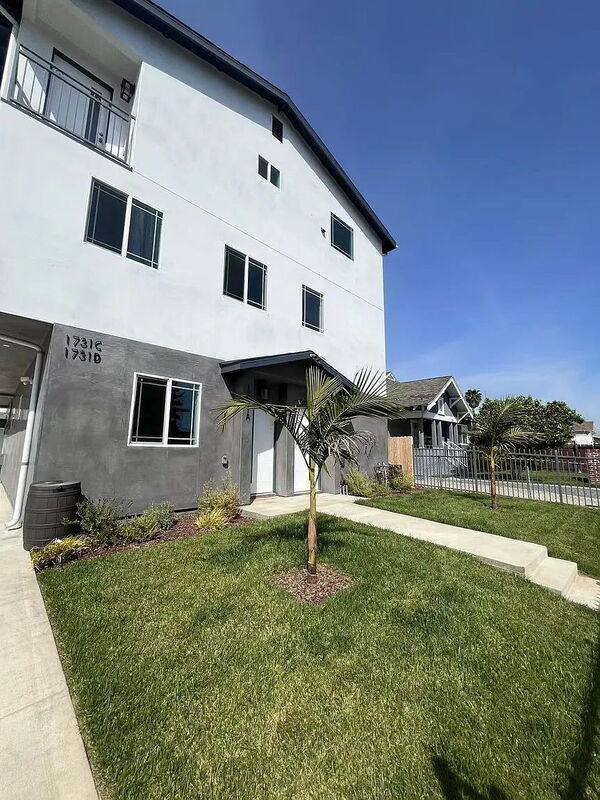 Foto del edificio - 1731 E 68th St