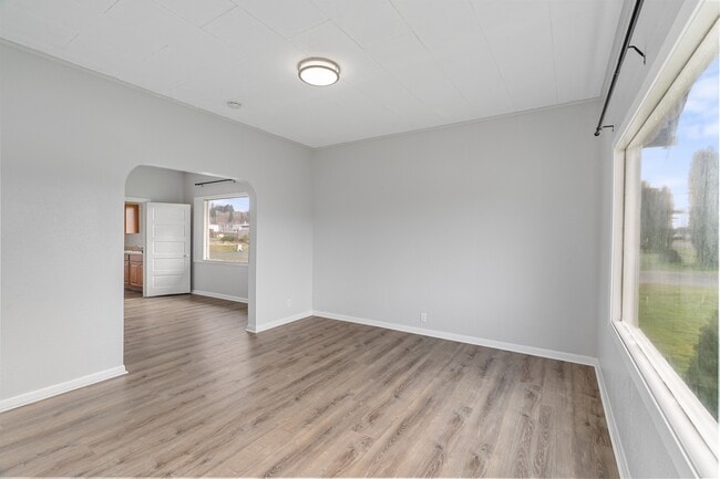 Building Photo - 3033 Sumner Ave