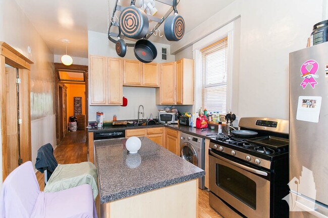 Foto del edificio - 3336 N Sheffield Ave