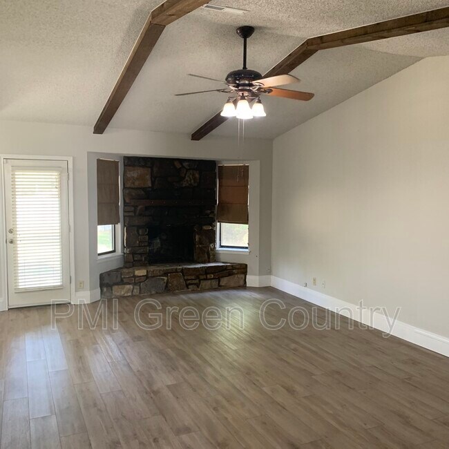 Building Photo - 4309 S Desert Palm Ave