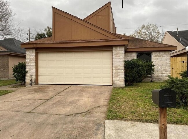 Photo - 6111 Briar Glade Dr House