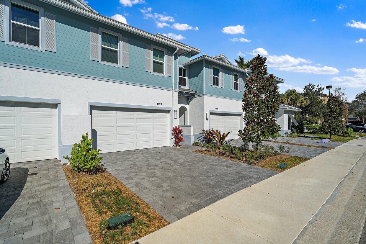 Foto principal - 4925 Pointe Midtown Way