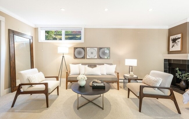 Building Photo - Waterfront Studio Kirkland Available for R...