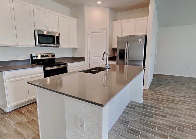 Foto del edificio - 755 Staffora St