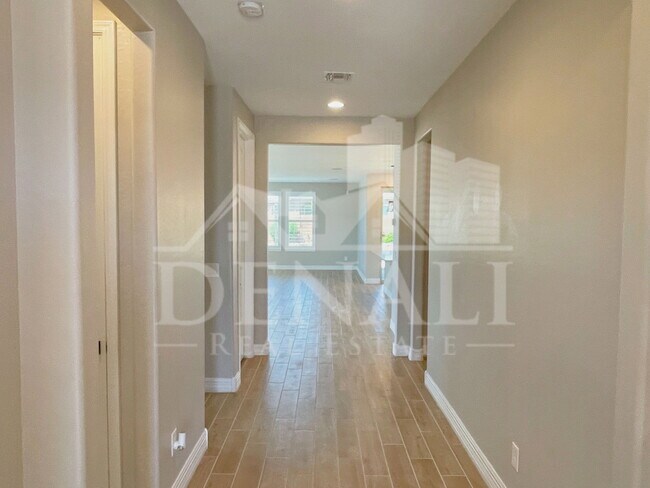 Foto del edificio - 13648 N 144th Dr