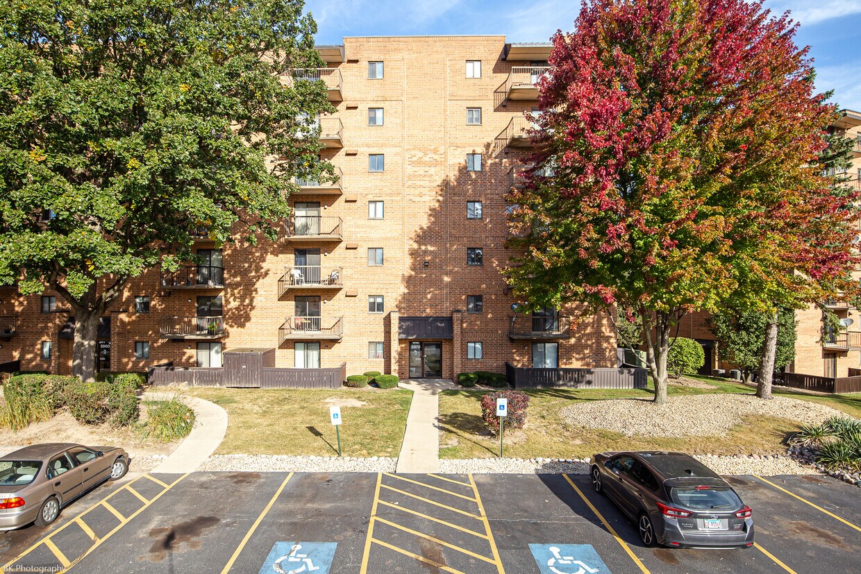 5970 Lake Bluff Dr Unit 502, Tinley Park, IL 60477 Condo for Rent in