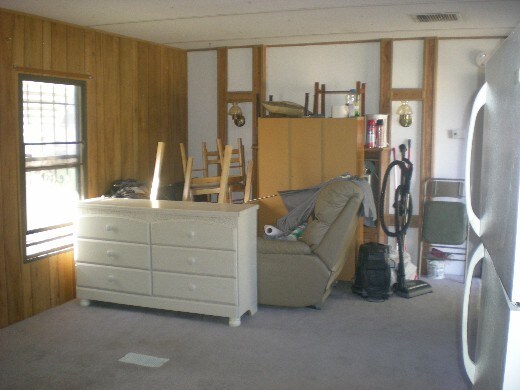 Building Photo - 2 Bedroom, 1 bathroom