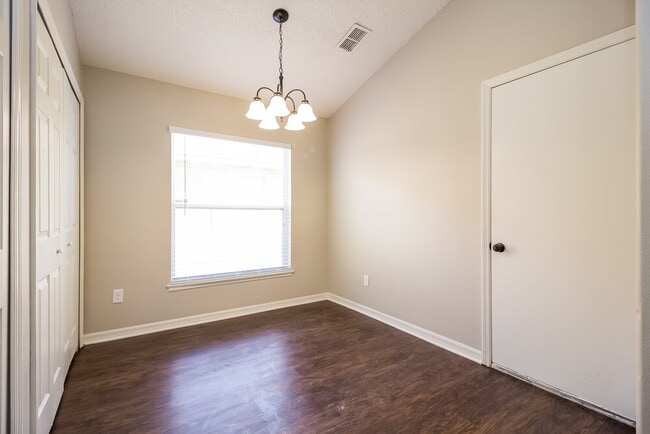 Building Photo - 4240 Forest Island Dr