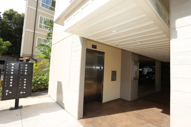 Building Photo - Ka Malanai at Kailua Phase II - 2 bedroom,  2 bath with 2 covered parking - $4,000.