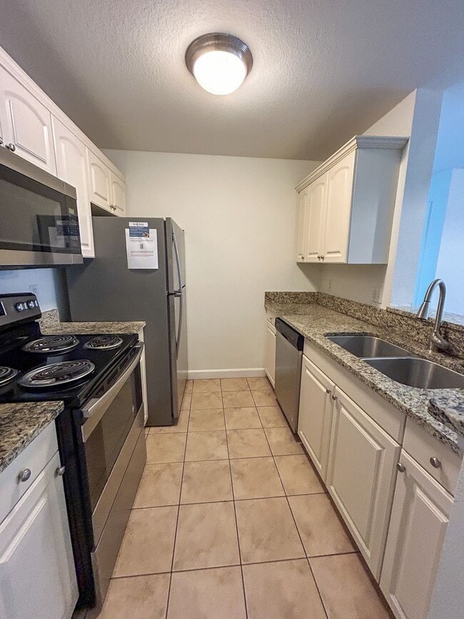 Building Photo - Oxford Terrace II #404 - Walk to UF and So...