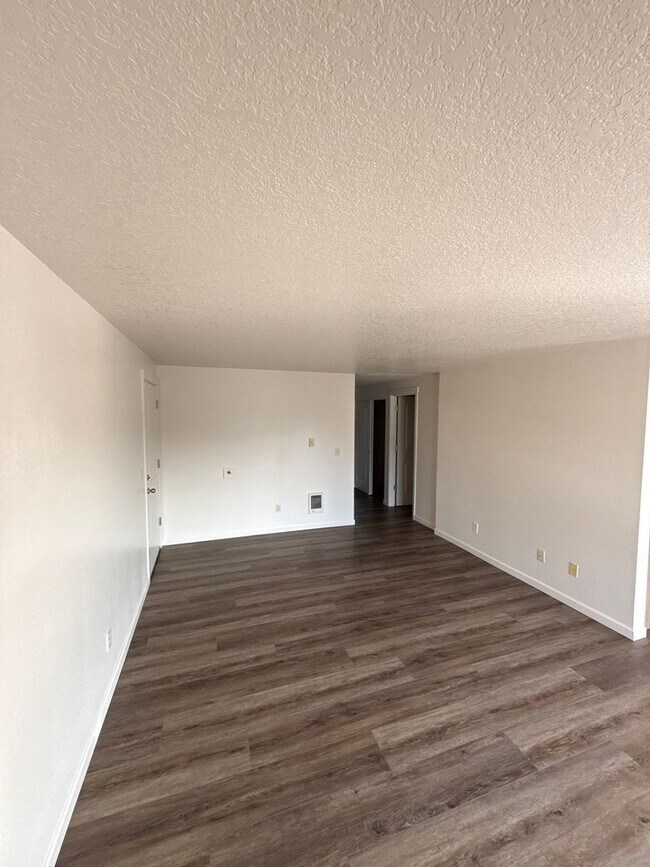 Building Photo - 1008 Boedies Dr